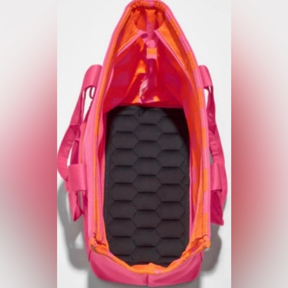 **SOLD OUT** NWT Isaac Mizrahi 💗🧡💗 Wild One Everyday Pet Carrier Dog Tote - Picture 5 of 9